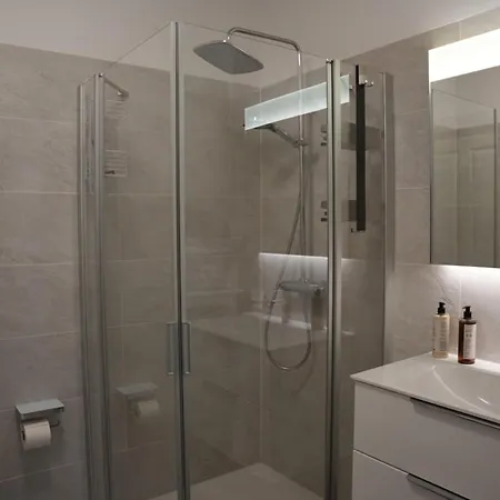 Apartment Luxus Mit Sauna & Fitness Und 250 M Zum Sacrower